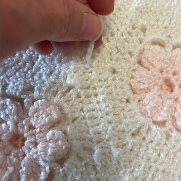HAND MADE CROCHETED Cozy Blanket White Scalloped Edge Pink Flowers Cottagecore - Picture 13 of 13
